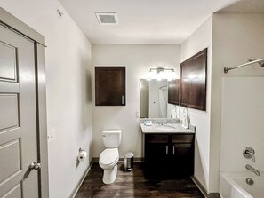 Hårføner, håndklær, såpe og sjampo