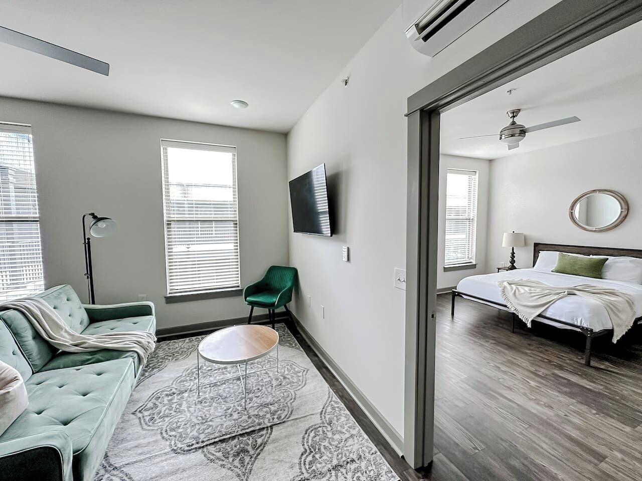 Una scrivania, ferro/asse da stiro, Wi-Fi gratuito, lenzuola