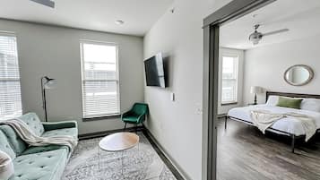 Una scrivania, ferro/asse da stiro, Wi-Fi gratuito, lenzuola