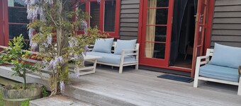 Cosy Bach, minutes to Neil's Beach, Jacksons Bay, with lots of adventures. 