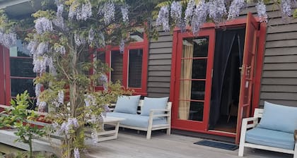 Cosy Bach, minutes to Neil's Beach, Jacksons Bay, with lots of adventures.