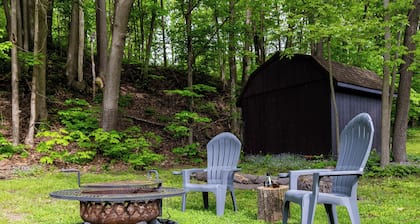 Tranquil creek side retreat