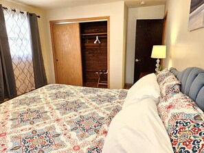 3 habitaciones, escritorio, tabla de planchar con plancha y wifi gratis 