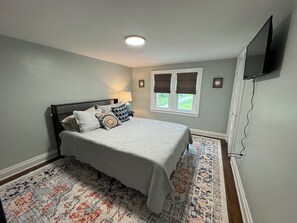 3 bedrooms, WiFi, bed sheets - Walking Distance to Shawnee Soccer Complex (Dunbar)