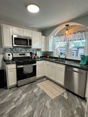 Fridge, microwave, oven, stovetop - Walking Distance to Shawnee Soccer Complex (Dunbar)