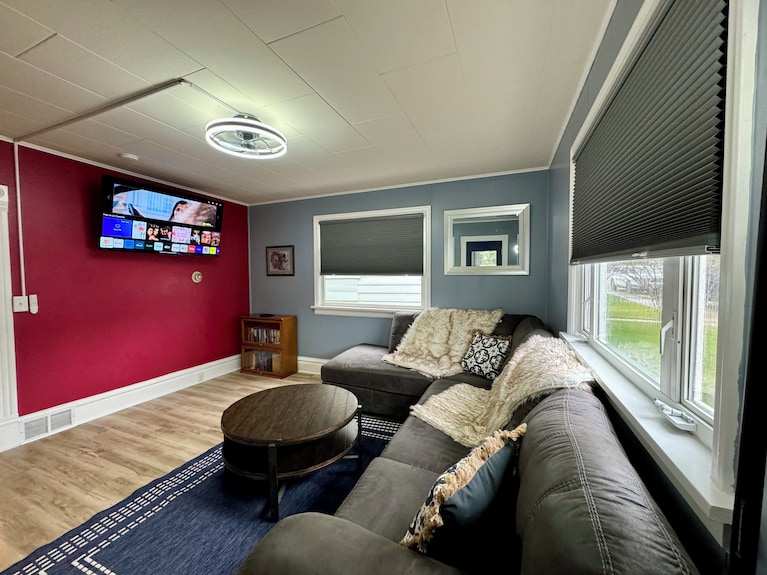 The Spruce House On Rock Creek- Hot Tub, 2 Kings, 2 Queens/ 2 Bath, Fenced Yard - Red Lodge, MT