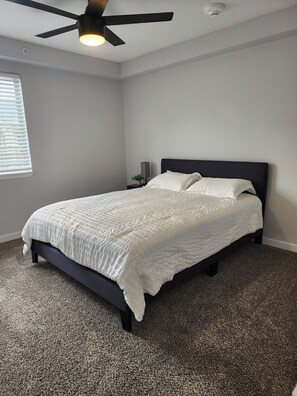 3 bedrooms, iron/ironing board, WiFi, bed sheets - Condo at Stadium Place (Manhattan)