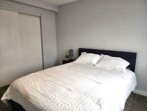 3 bedrooms, iron/ironing board, WiFi, bed sheets - Condo at Stadium Place (Manhattan)