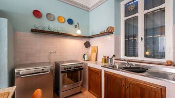 Kühlschrank, Ofen, Geschirrspüler, Toaster