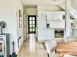 Kühlschrank, Mikrowelle, Ofen, Geschirrspüler
