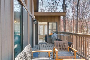 Terrace/patio - Two King Beds, Cozy Chalet Style Cabin in The Woods Resort, Lvl 1 EV (Hedgesville)