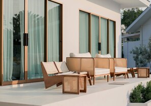 Executive-villa - flere soveværelser - privat pool | Opholdsområde | 42-tommers LED-tv med digitale kanaler, Netflix, streamingtjenester