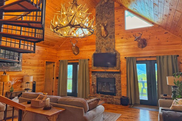 Smart TV, fireplace