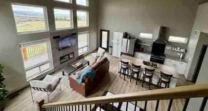 Spacious new home, mtn views, CO City-Rye, RV Hook-Up, golfing, hiking, fishing