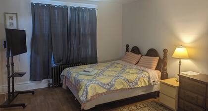 Private bath/ independent unit/ sparkling/ private parking