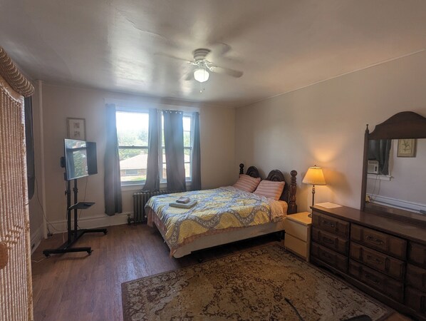 1 bedroom, iron/ironing board, WiFi, bed sheets