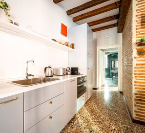 Fridge, oven, dishwasher, coffee/tea maker