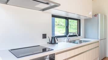Comfort Chalet, Mountain View | Private kitchen | Full-size fridge, microwave, dishwasher, electric kettle