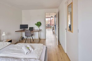 1 bedroom, desk, soundproofing, travel crib