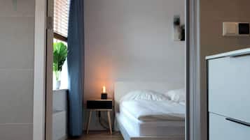 1 slaapkamer, een bureau, reisbedje, wifi