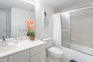 Hair dryer, towels, soap, toilet paper - Awesome Miami Sunny Isles Ocean Reserve Condo (Sunny Isles Beach)