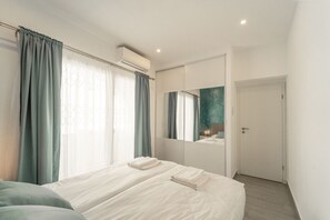 Iron/ironing board, free WiFi, bed sheets