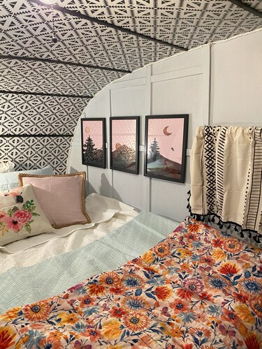 1953 Vintage Camp Trailer located on a quiet family farm near I15. 