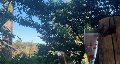 Lush Summer Oasis - simple luxury with cosy loft bed, outdoor fire and bath