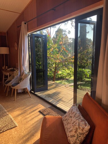 Rustic Cabin Getaway - simple luxury with cosy loft bed, outdoor fire and bath