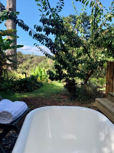 Rustic Cabin Getaway - simple luxury with cosy loft bed, outdoor fire and bath