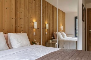 2 bedrooms, iron/ironing board, travel cot, free WiFi