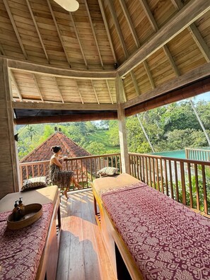 Massasje med varme steiner, dypvevsmassasje og massasje