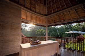 Hot stone massages, deep-tissue massages, massages