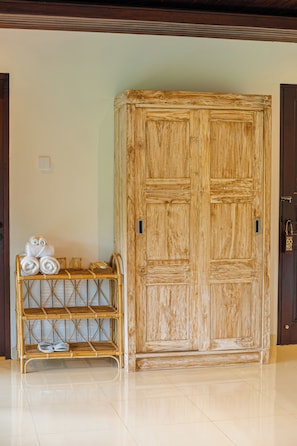Coffres-forts dans les chambres, bureau