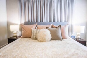 2 chambres, fer et planche à repasser, Wi-Fi, draps fournis