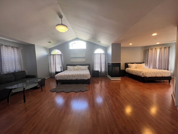 6 bedrooms, desk, iron/ironing board, WiFi