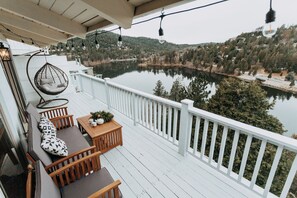 Terrace/patio - Charming Retreat with Stunning Lake Views. (Crestline)
