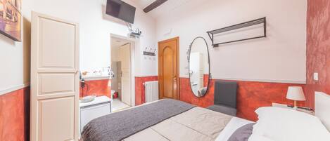 1 soveværelse, skrivebord, strygejern/strygebræt, internetforbindelse