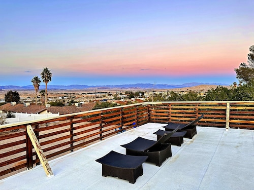 Santorini Haven: View,Stargazing,Pets friendly,BBQ,Large Deck