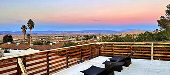 Santorini Haven: View,Stargazing,Pets friendly,BBQ,Large Deck