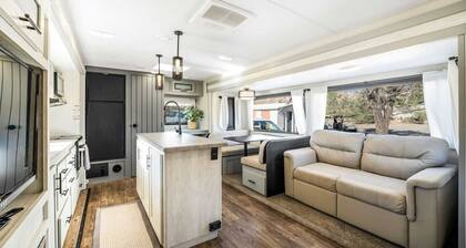 Desert Tiny Home B25: Relaxing Desert Accommodation w/ Comfort Amenities