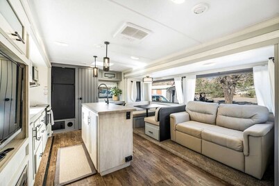 Desert Tiny Home B25: Relaxing Desert Accommodation w/ Comfort Amenities