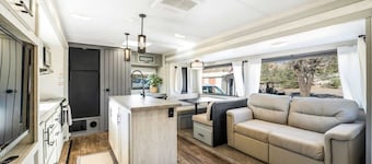 Desert Tiny Home B25: Relaxing Desert Accommodation w/ Comfort Amenities