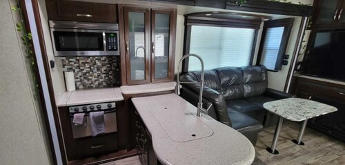 Discover Desert Tranquility: Comfortable Resort with Nature Access