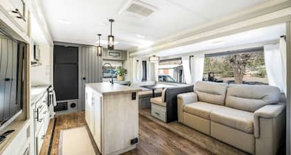 Desert Tiny Home B37: Surrounded by Mountains! Close to Jacumba Hot Springs
