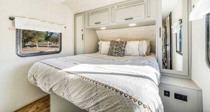 Desert Tiny Home B37: Surrounded by Mountains! Close to Jacumba Hot Springs