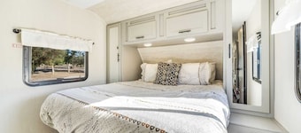 Desert Tiny Home B37: Surrounded by Mountains! Close to Jacumba Hot Springs