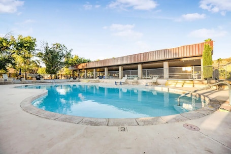 プール. Motel Room 10 Unwind in Nature: Comfortable Rooms Amidst Anza-Borrego Desert