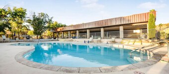 Motel Room 10 Unwind in Nature: Comfortable Rooms Amidst Anza-Borrego Desert