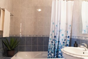 Bruser, bidet, håndklæder, Sæbe